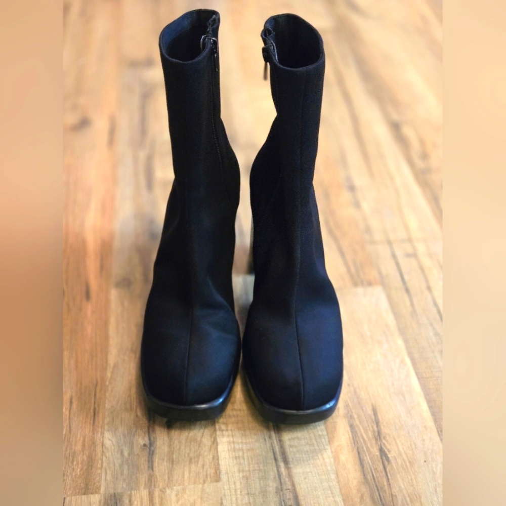 JEFFREY CAMPBELL SIREN POINTED TOE BOOTIE in BLACK, SIZE 10